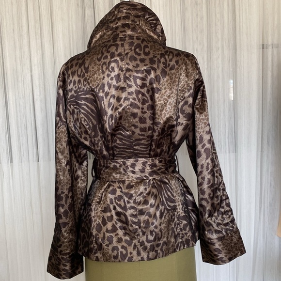 Elegant Animal Print Trench Coat - Picture 4 of 15